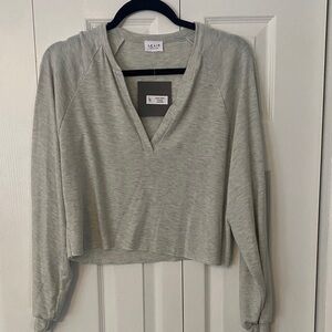 Le Lis Heather Gray Women's V-Neck Crop Top